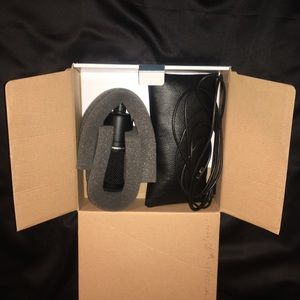 Studio Microphone High tech With Cords included